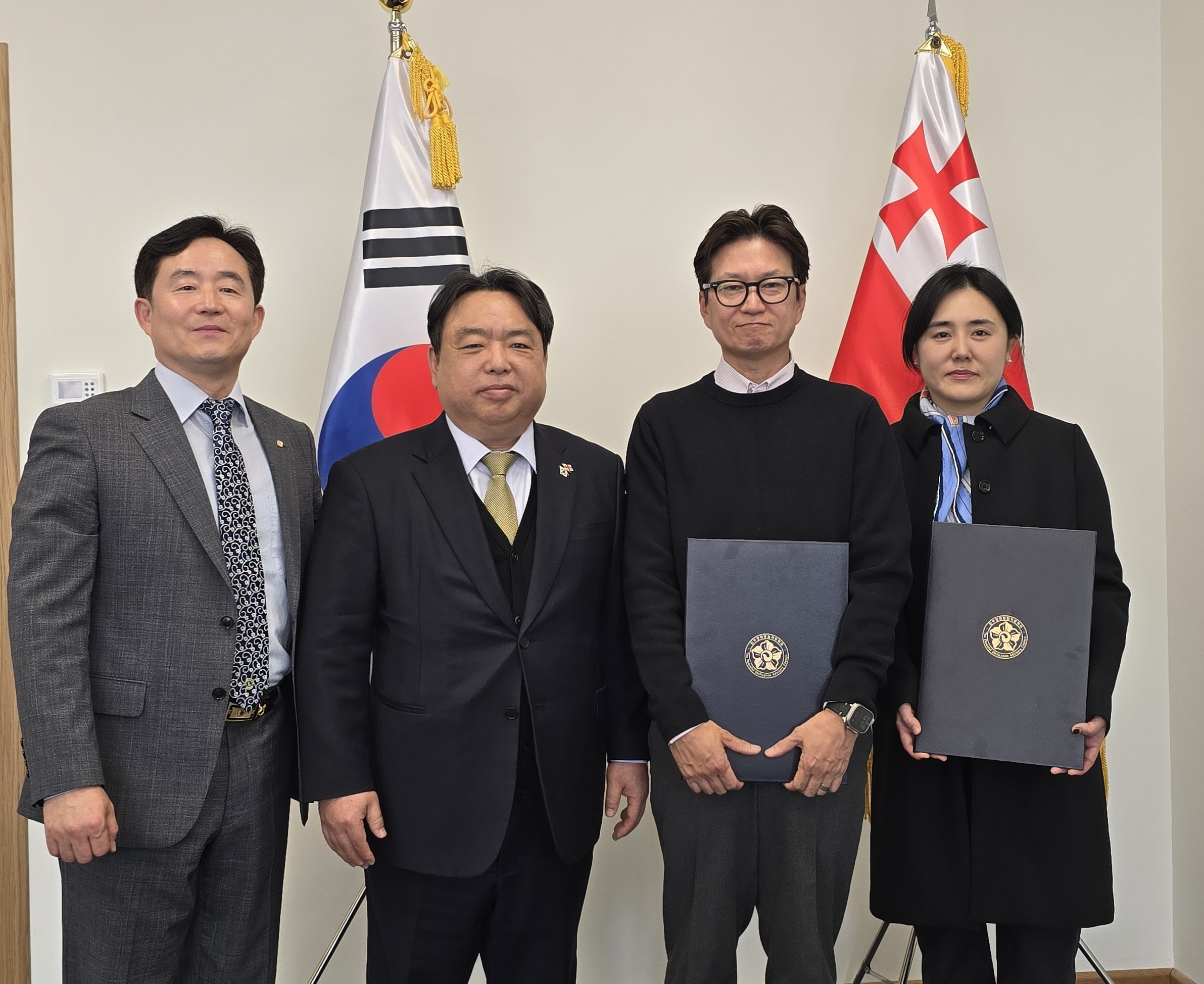 Presenting Appointment Certificates to 22nd PUAC Overseas Members (Nov. 27)